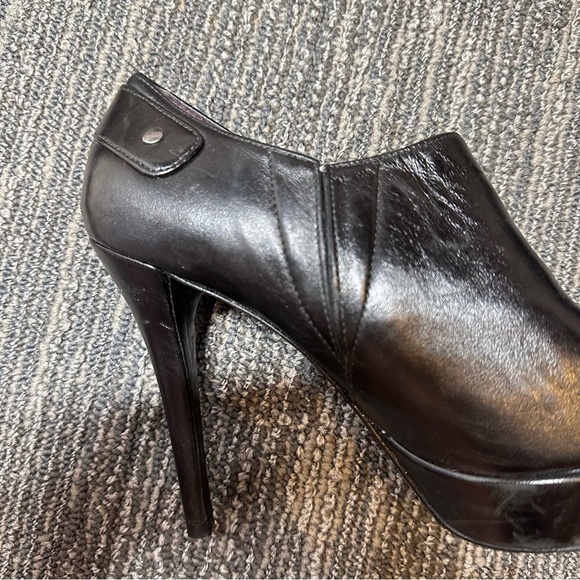 Stuart Weizmann Black Leather Bootie Heels 5.5 - Picture 6 of 6